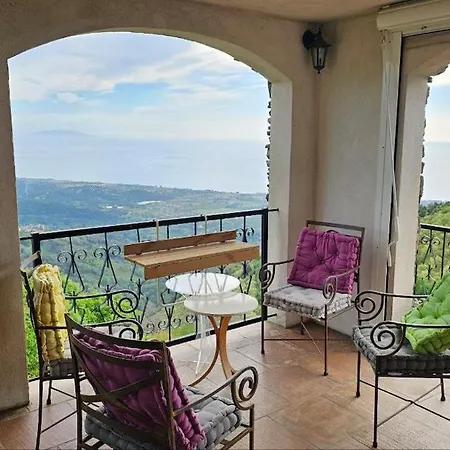 Apartment House Between The Sea And The Mountain