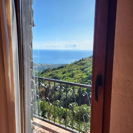 House Between The Sea And The Mountain