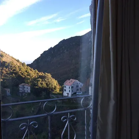 Apartment House Between The Sea And The Mountain