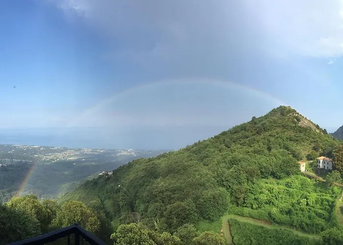 House Between The Sea And The Mountain Apartment *