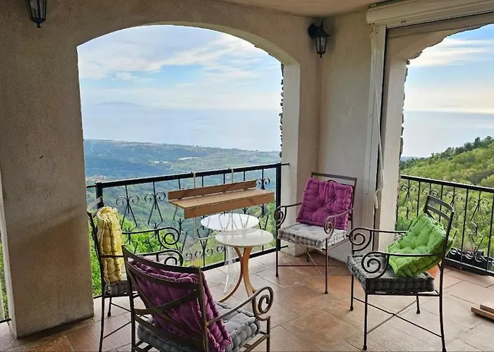 Apartment House Between The Sea And The Mountain