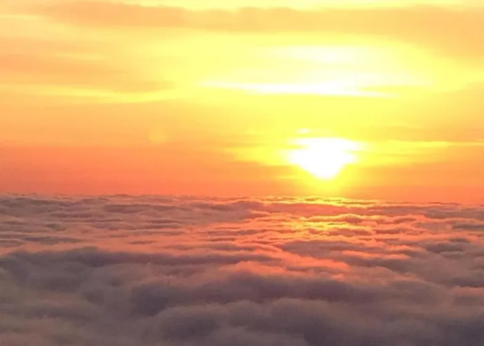House Between The Sea And The Mountain Apartment