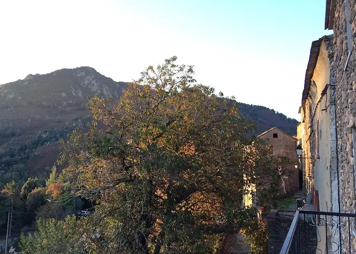 House Between The Sea And The Mountain Apartment *